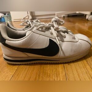 nike cortez barely used